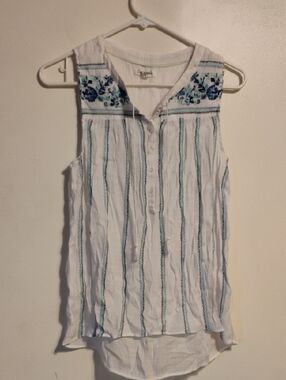 ✨ Aeropostale Embroidered High-Low Tank Top – Size Large ✨